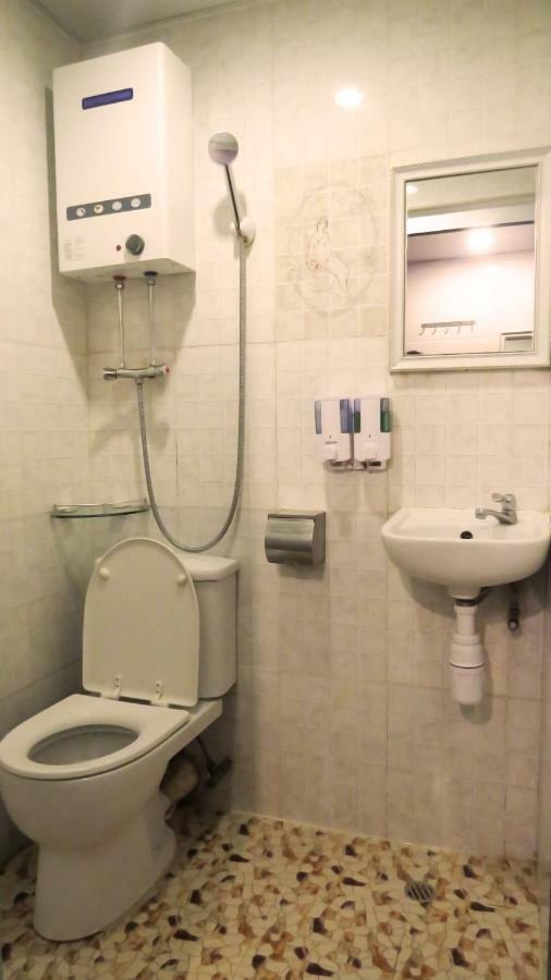 New Day Night Hostel Гонконг Екстер'єр фото